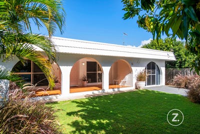 /international/au/14-rouen-avenue-paradise-point-qld-148636032/?lang=en