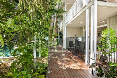 /international/au/109-6-8-triton-street-palm-cove-qld-150745584/