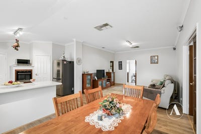 /international/au/7-pulford-close-huntingdale-wa-152249780/