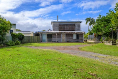 /international/au/19-squire-street-tin-can-bay-qld-151551180/