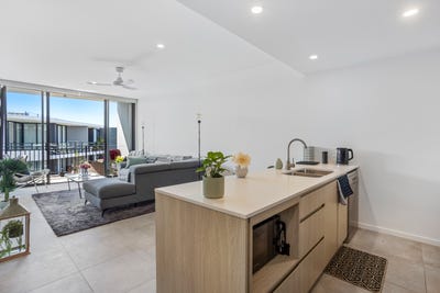 /international/au/1813-6-8-sickle-avenue-hope-island-qld-148600108/