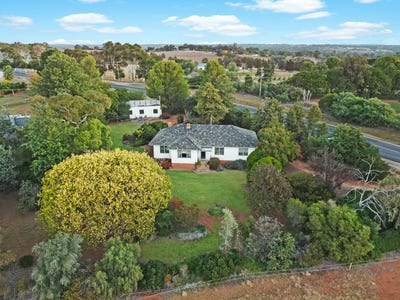 /international/au/248-henry-lawson-way-young-nsw-151015812/