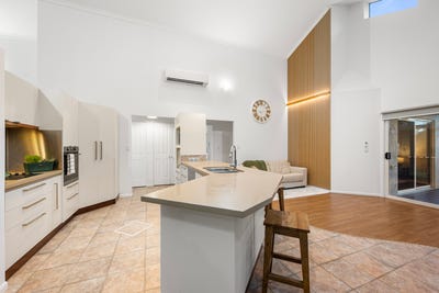 /international/au/14-sandpiper-grove-moore-park-beach-qld-152680772/