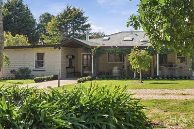 /international/au/513-greens-beach-road-york-town-tas-150765780/