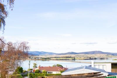 /international/au/29-second-avenue-midway-point-tas-151302304/