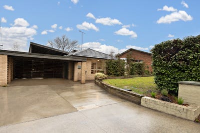 /international/au/6-peeler-place-gowrie-act-151327508/