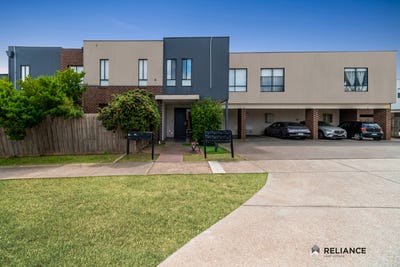/international/au/31-9-petrea-place-harkness-vic-152646820/