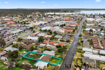 /international/au/77-hume-street-yarrawonga-vic-143423164/