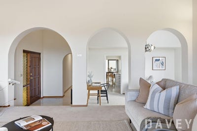 /international/au/18-luccombe-way-karrinyup-wa-151383364/