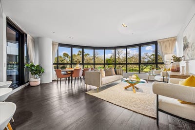 /international/au/123-20-queens-road-melbourne-vic-148601064/?lang=en