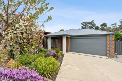 /international/au/16-bettalan-court-spring-gully-vic-152579404/