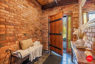 /international/au/20-bushmans-crescent-drummond-vic-152382640/