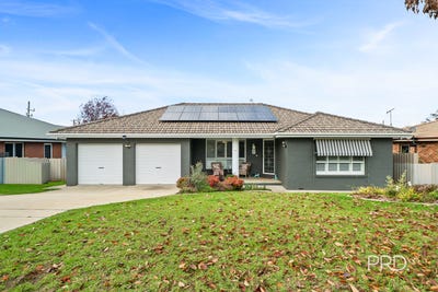 /international/au/12-nathan-place-kooringal-nsw-151371260/