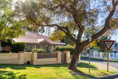/international/au/23-coode-street-fremantle-wa-150956616/