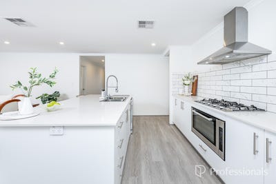 /international/au/4-prevelly-way-eglinton-wa-151329980/