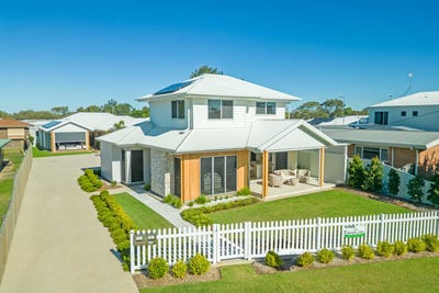 /international/au/15a-howard-street-bargara-qld-150804100/
