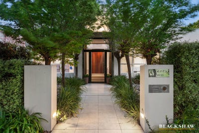 /international/au/22-gunn-street-yarralumla-act-152635380/