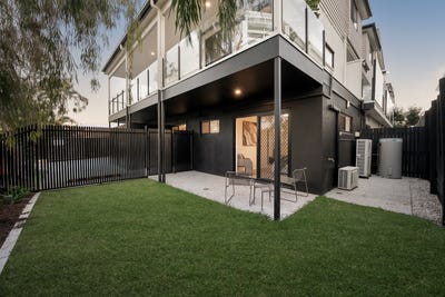 /international/au/1-8-24-skew-street-sherwood-qld-150955088/