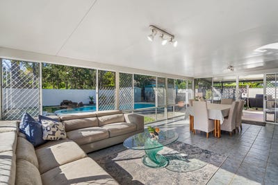 /international/au/15-mualla-drive-ashmore-qld-151271240/