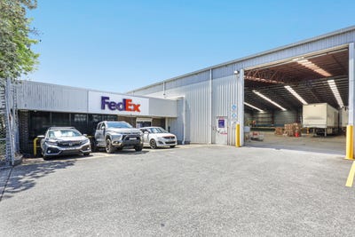 /international/au/23-prince-of-wales-avenue-unanderra-nsw-505259352/