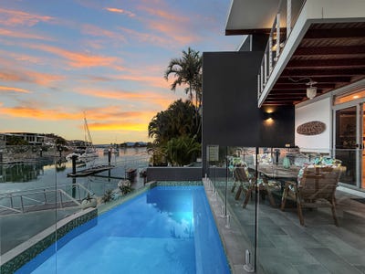 /international/au/2-5-terrace-place-nelly-bay-qld-151896992/