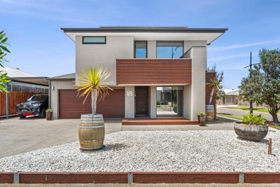 /international/au/18-tyro-street-ocean-grove-vic-151283036/