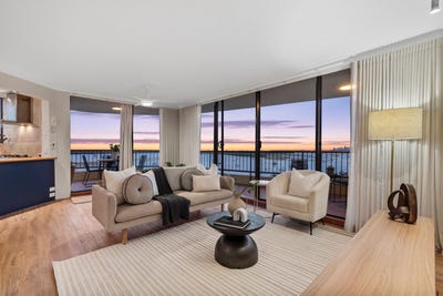 /international/au/60-9-bayview-street-runaway-bay-qld-151537952/