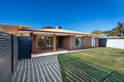 /international/au/15-robertson-street-west-lamington-wa-148387260/