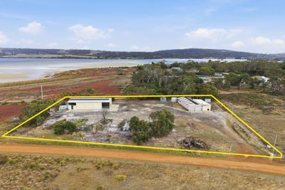 /international/au/284-bicheno-street-clifton-beach-tas-505122700/