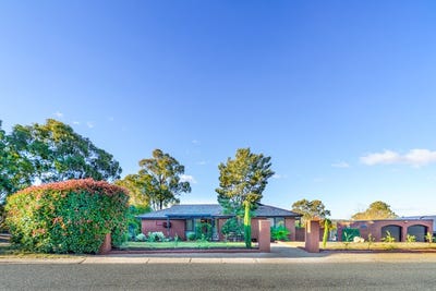 /international/au/1-mcrae-place-kambah-act-152431960/