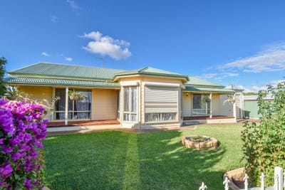 /international/au/9-binney-road-crystal-brook-sa-151209532/