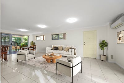 /international/au/4-2-diamantina-street-calamvale-qld-151428772/