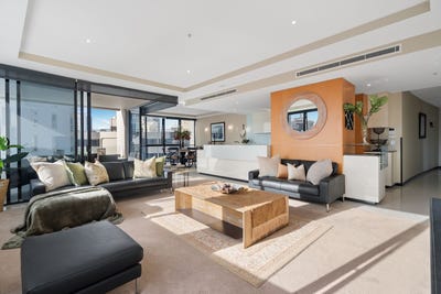 /international/au/601-19-albert-avenue-broadbeach-qld-148331824/