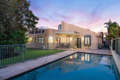 /international/au/19-earl-parade-manly-qld-148369340/?lang=en