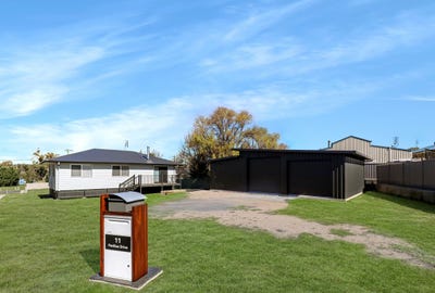 /international/au/11-pavilion-drive-stanthorpe-qld-151613096/
