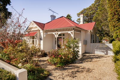 /international/au/18-ada-street-katoomba-nsw-151126032/