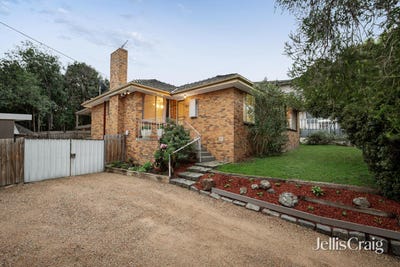 /international/au/25-pinehills-drive-greensborough-vic-151277524/