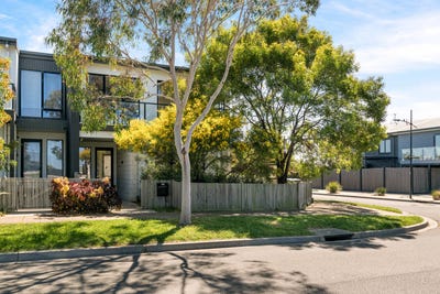 /international/au/44-white-street-torquay-vic-152678052/