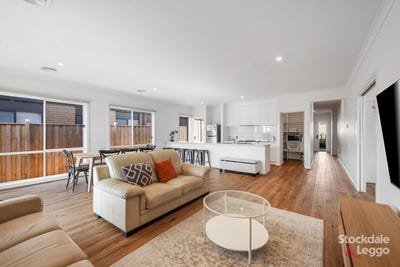 /international/au/18-wallaby-grove-cowes-vic-148493652/