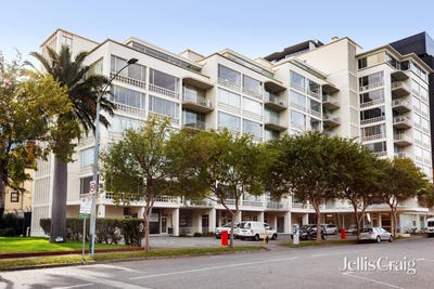 /international/au/102-103-34-queens-road-melbourne-vic-151324072/