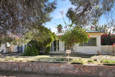 /international/au/38-wilson-street-broken-hill-nsw-148410840/