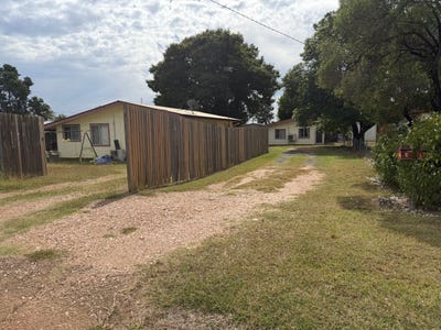 /international/au/1-2-30-kitchener-street-clermont-qld-151346364/