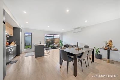 /international/au/26-arklay-road-thornhill-park-vic-148465768/?lang=en
