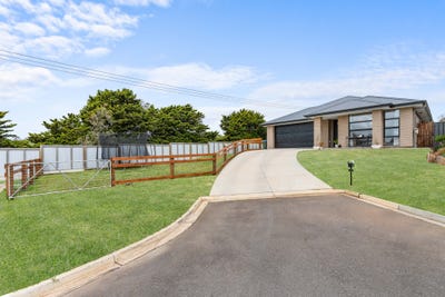 /international/au/10-inverbrackie-close-woodside-sa-152642244/