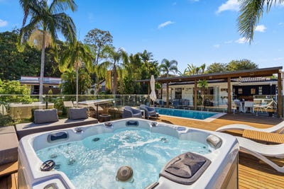 /international/au/5-century-court-currumbin-waters-qld-150817124/