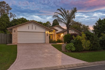 /international/au/17-lorenc-place-bridgeman-downs-qld-151186944/