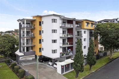 /international/au/8-2-4-amisfield-avenue-nundah-qld-148737064/