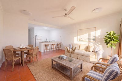 /international/au/7-3-5-tenni-street-redlynch-qld-151586428/