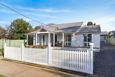 /international/au/18-ailsa-street-mansfield-vic-151075104/