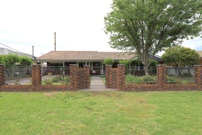 /international/au/338-parker-street-cootamundra-nsw-152670544/